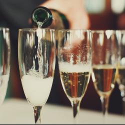 Is There a Difference Between Sparkling Wine and Champagne?
