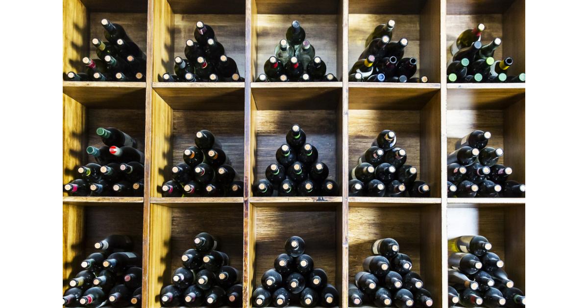 Retail Wine Display Racks Cranville, Wine Bottle Display Shelves